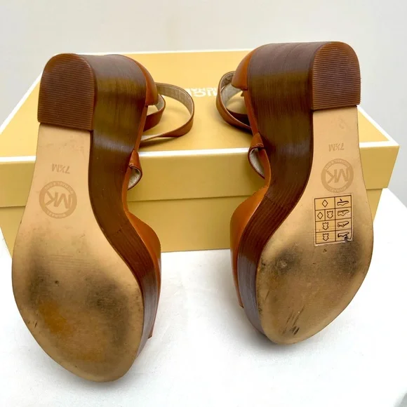 Michael Kors Leather Wedge Sandal Preowned Size 7.5 - Picture 4 of 5